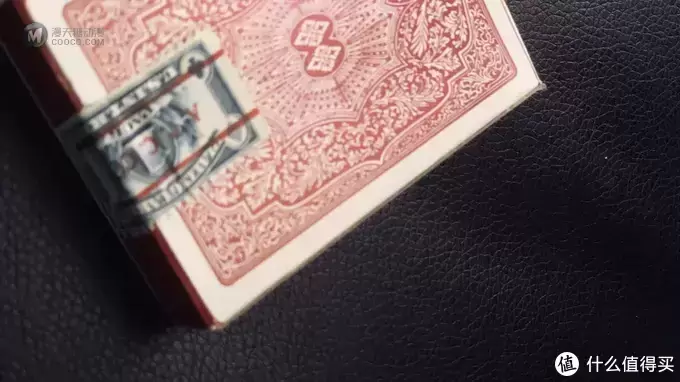 总有一些人沉迷热衷于这些旧纸张！