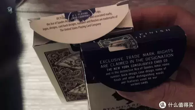 总有一些人沉迷热衷于这些旧纸张！