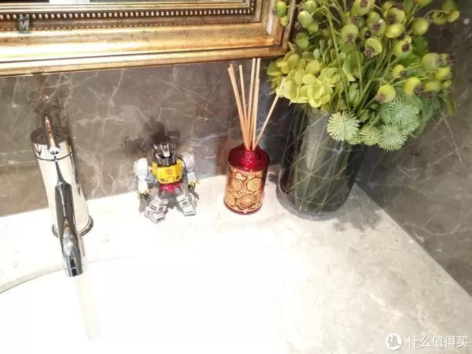 不进这个房间  你永远都不会知道这家人有多爱变形金刚