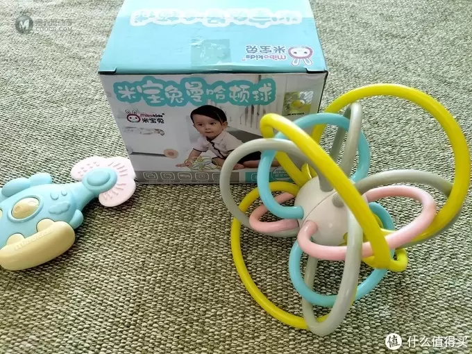 半岁宝宝喜欢的玩具装备，早教机、摇铃、布书