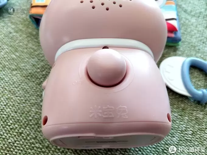 半岁宝宝喜欢的玩具装备，早教机、摇铃、布书