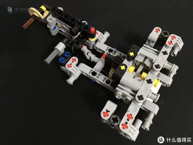 我的LEGO科技系列 篇二：买得起的宝马摩托 — BMW 宝马 42063 R1200 GS 摩托车