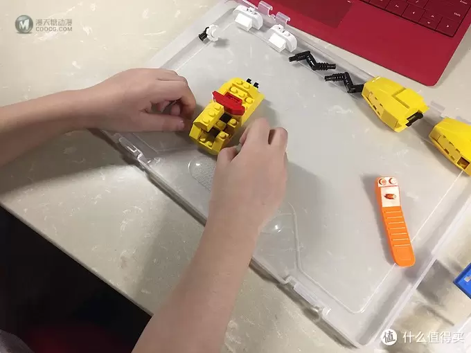 不一样的乐高 篇三：小眼也很萌 — LEGO MOC 香蕉人 小黄人