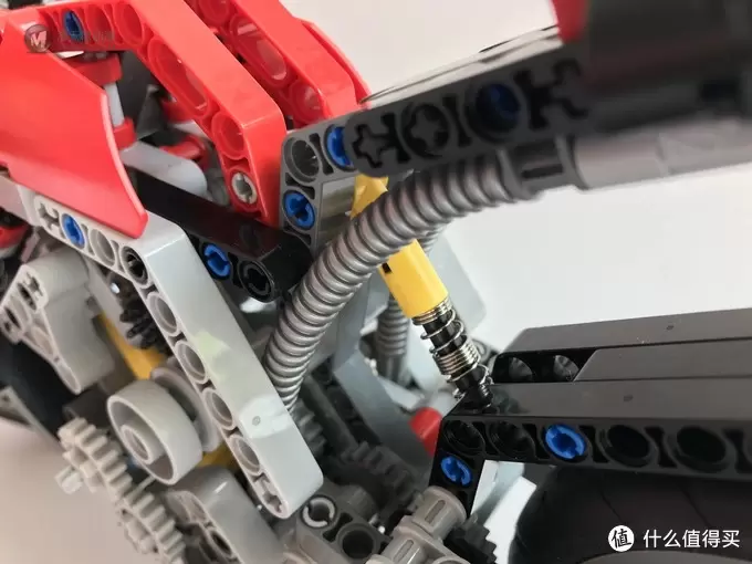 乐高还能这么拼： 复刻 LEGO 乐高科技 8051 摩托车