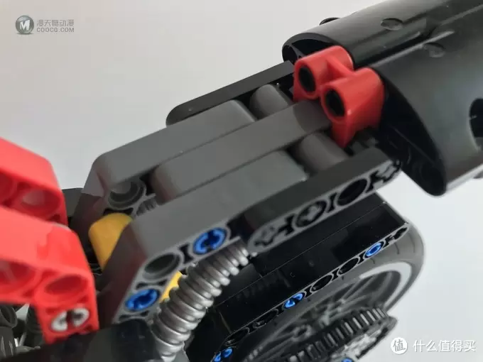 乐高还能这么拼： 复刻 LEGO 乐高科技 8051 摩托车