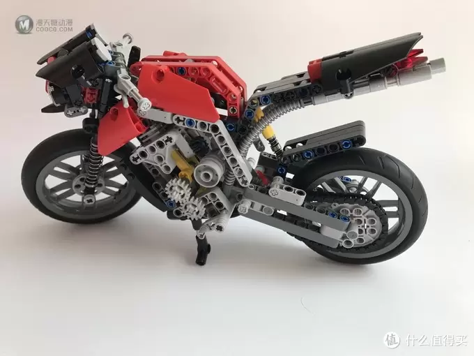 乐高还能这么拼： 复刻 LEGO 乐高科技 8051 摩托车