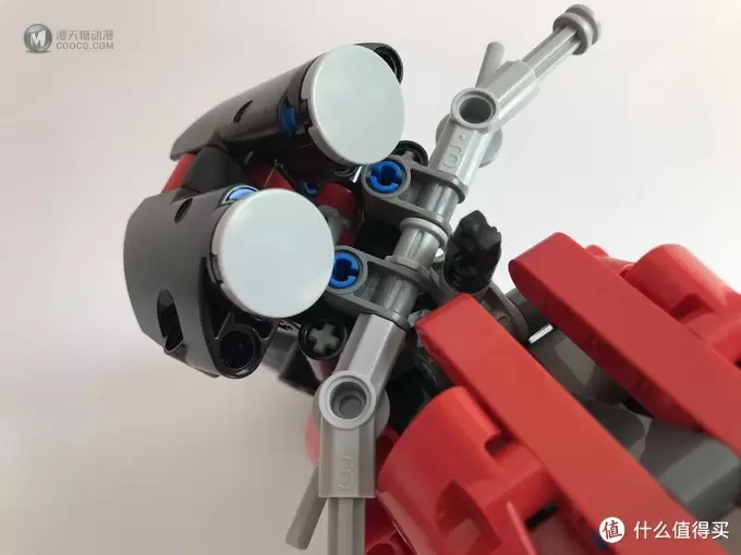 乐高还能这么拼： 复刻 LEGO 乐高科技 8051 摩托车