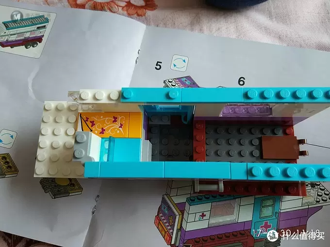 小女孩的第一个好朋友set——LEGO 乐高 41125 心湖城小马移动医疗车