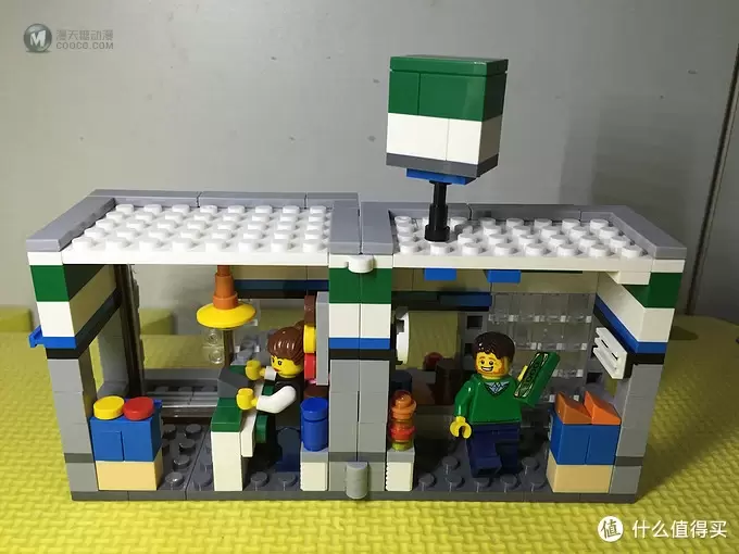 MOC其实也可以很简单好玩 篇六：我的小镇街景系列：全家便利店——LEGO 乐高 CITY 城市组