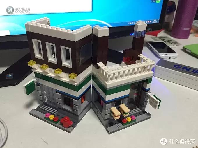 MOC其实也可以很简单好玩 篇六：我的小镇街景系列：全家便利店——LEGO 乐高 CITY 城市组