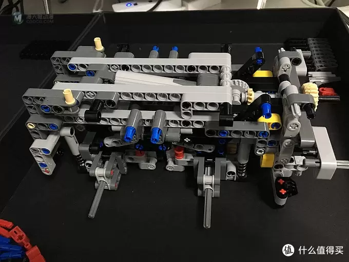 我的新收藏品 篇十六：LEGO 乐高 42043 奔驰卡车 & 定制亚克力展示盒