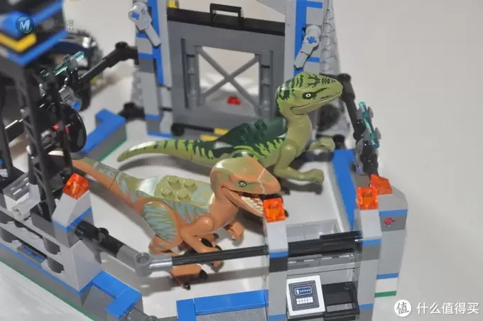 单反毁一生，LEGO穷三代 篇七十四：#本站首晒#LEGO 乐高 Jurassic World 侏罗纪世界系列 75920 迅猛龙逃脱