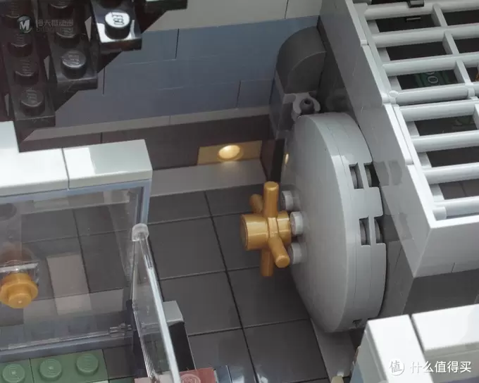 在家开银行： LEGO 乐高 10251 街景系列Brick Bank 砖块银行 简评