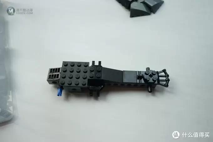 乐高还能这么拼： 复刻 LEGO 乐高 限量版5004590 蝙蝠侠摩托