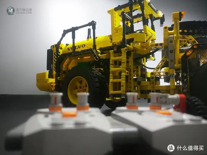 熊孩子的巧手玩具 篇九：霸气外漏——LEGO 乐高 42030-A 全遥控沃尔沃推土机