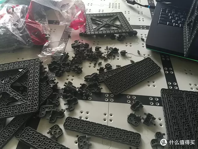 最后比赛场地部分：LEGO乐高 EV3 VEX IQ机器人套件简单开箱