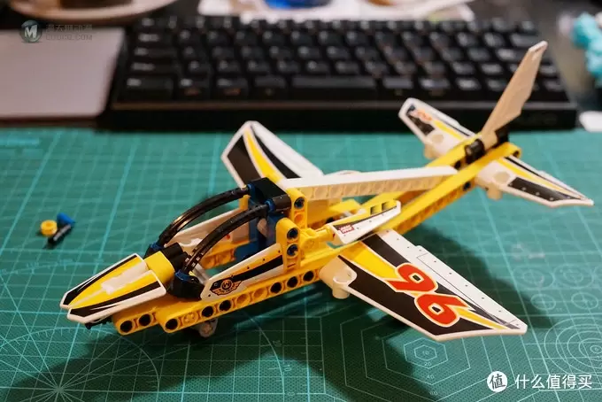 我的乐高小世界 篇三：LEGO 乐高 Technic 机械组 42044 Display Team Jet 特技喷气机