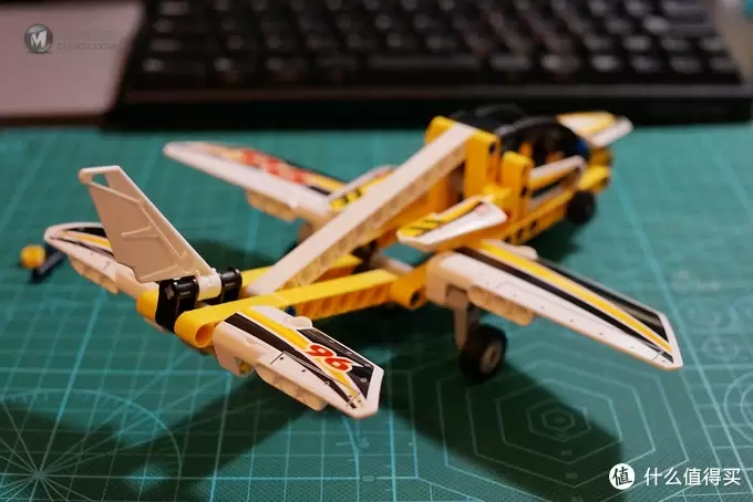 我的乐高小世界 篇三：LEGO 乐高 Technic 机械组 42044 Display Team Jet 特技喷气机