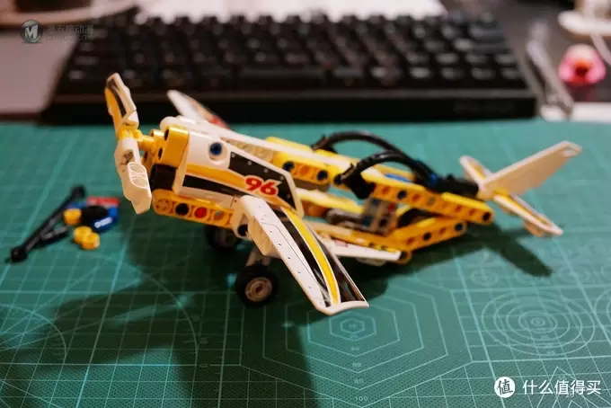 我的乐高小世界 篇三：LEGO 乐高 Technic 机械组 42044 Display Team Jet 特技喷气机