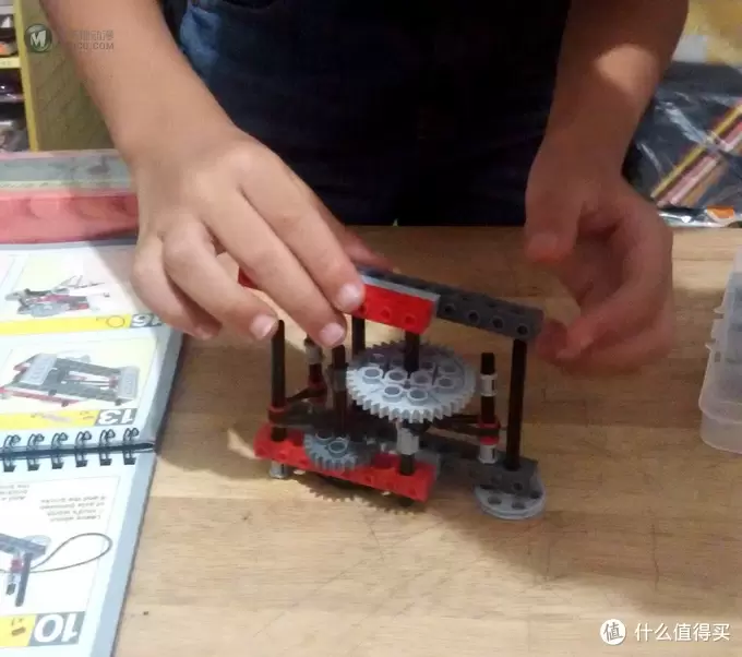 熊孩子的巧手玩具 篇三：Lego Crazy Action Contraptions 乐高科技砖书