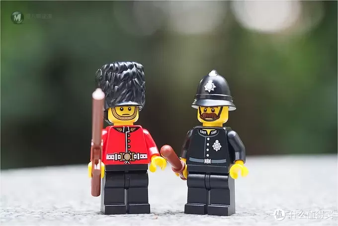 卖萌无罪：LEGO 乐高 抽抽乐卫兵&警察 的正确使用方法