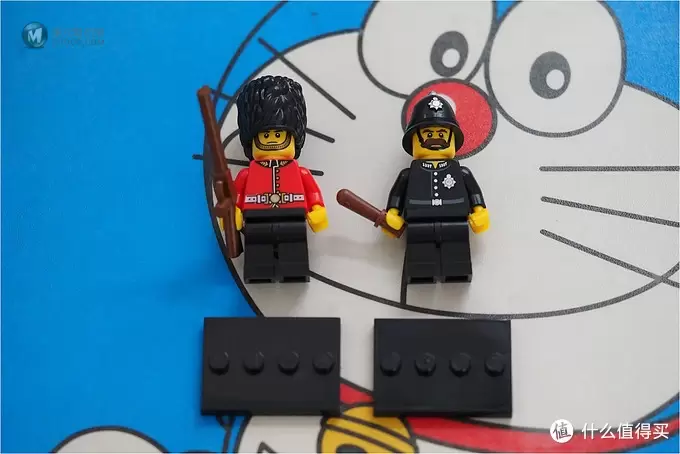 卖萌无罪：LEGO 乐高 抽抽乐卫兵&警察 的正确使用方法