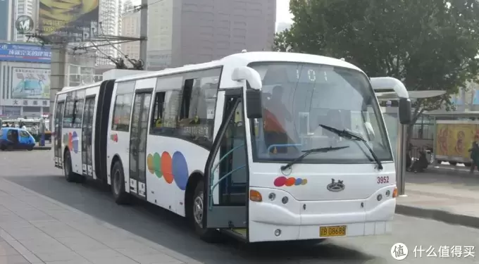 快要逝去的城市回忆—嘉业 双节无轨电车模型 开箱试玩