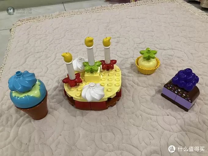 LEGO 篇三：我的第一次庆祝—Lego 乐高 得宝 10862 美味蛋糕大拼装