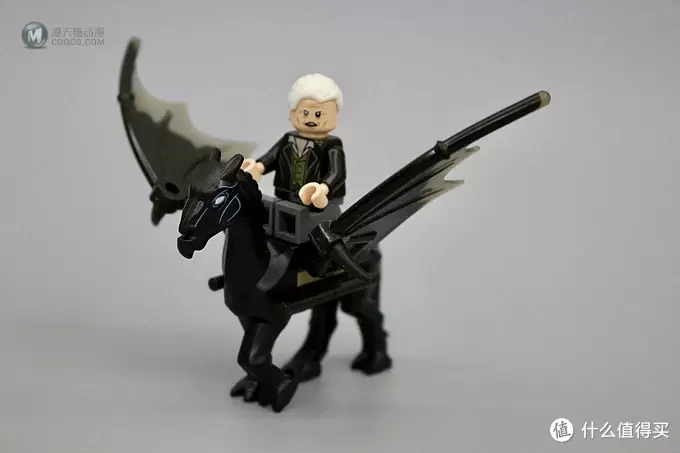 天马“星”空：乐高神奇动物之格林德沃大逃亡（LEGO75951）