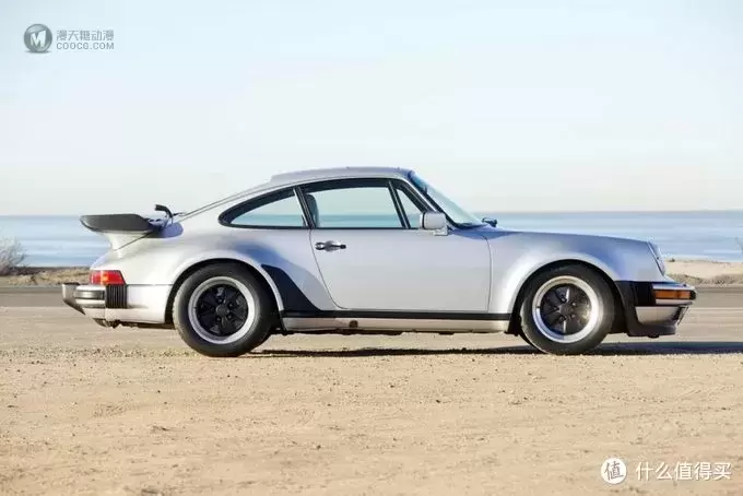 纤细的柔美速度感：乐高赛车系列75895 1974年版 保时捷 911 Turbo 3.0