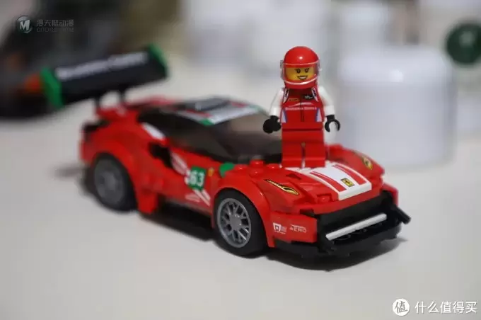 梦の玩具 篇八：LEGO 法拉利 488 GT3 六颗粒冠军赛车也香