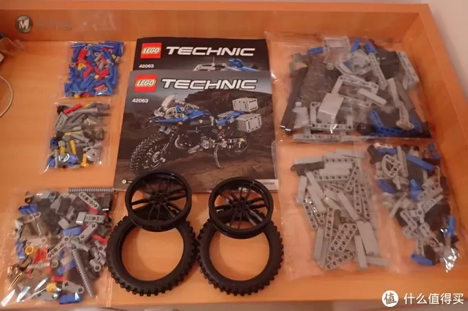 存钱买LEGO 篇十：TECHNIC 科技系列 42063 宝马水鸟 R1200GS ADV