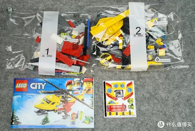 特殊件堆出一架直升机：LEGO 乐高 60179 CITY 城市系列  急救直升机 开箱