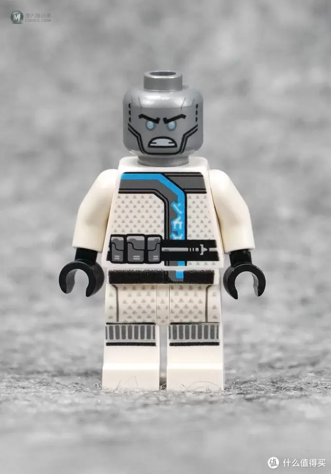 忍者版Tron: Legacy？LEGO 乐高 幻影忍者 Ninjago 巨轮摩托车追击战 70639