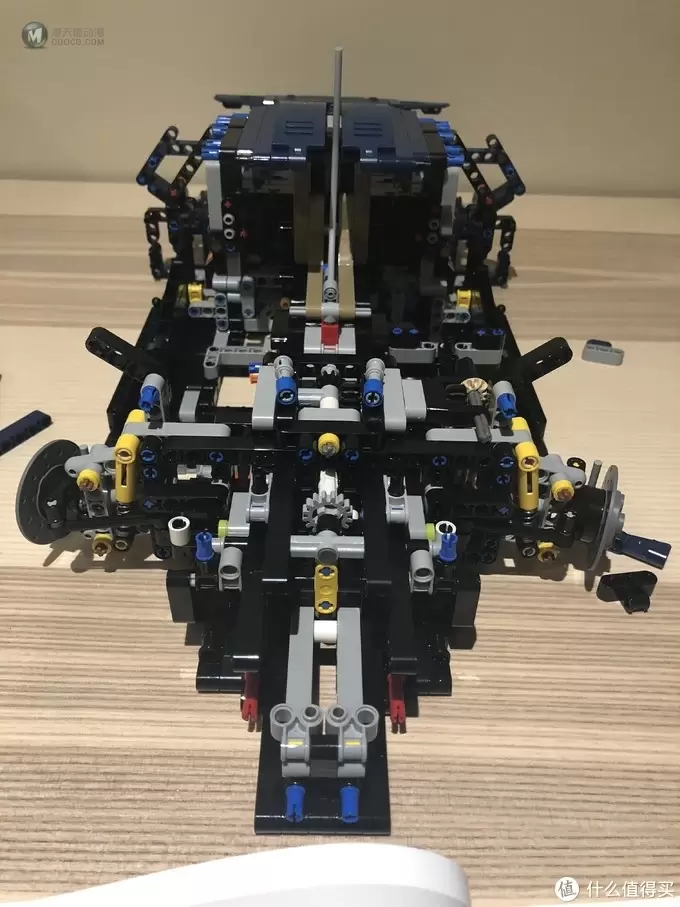 LEGO Technic 乐高机械组 推出 Bugatti 布加迪 Chiron 42083