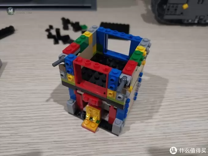 老杨的玩具仓库 篇五十：LEGO 星球大战 40周年 头盔系列 75274 钛战机驾驶员头盔 评测