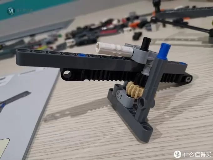 LEGO 科技机械组系列 42105 漂浮双体船 评测