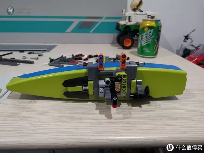 LEGO 科技机械组系列 42105 漂浮双体船 评测