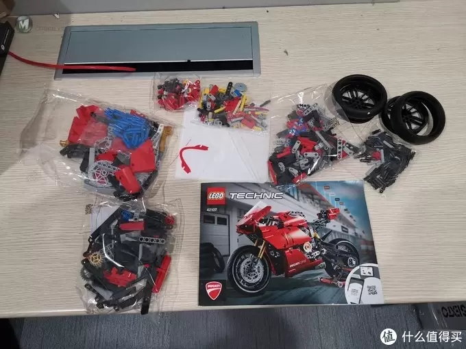 老杨的玩具仓库 篇四十五：LEGO 机械组系列 42107杜卡迪 Panigale V4 R评测