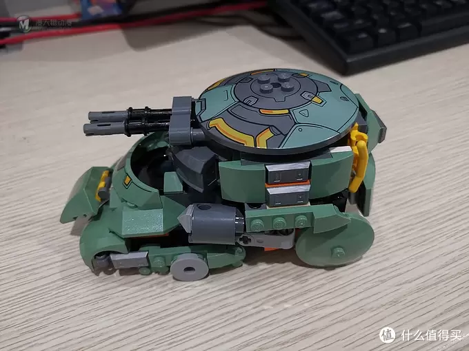 老杨的玩具仓库 篇二十六：LEGO 75976 套内MOC 坦克