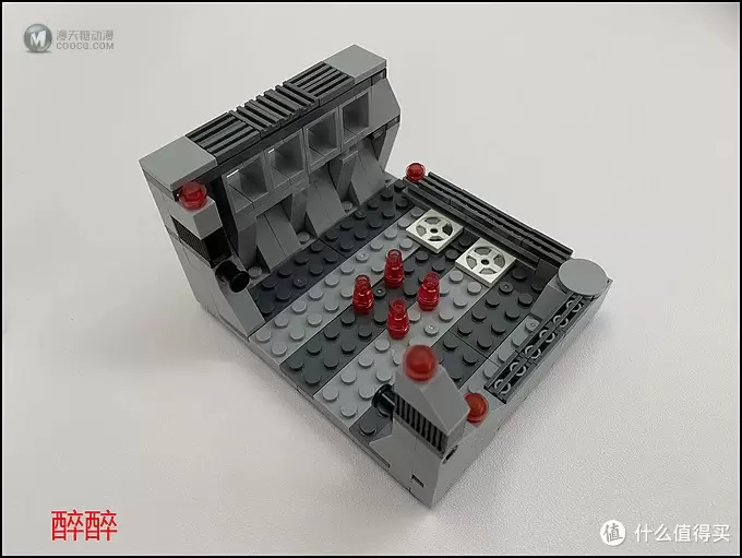 MOC 篇十五：【MOC】Docking Bay（千年隼停机坪）醉测评