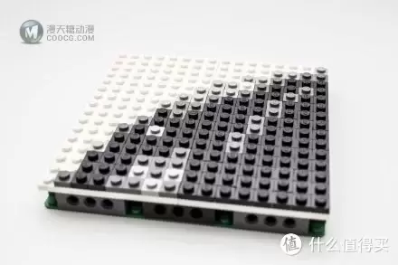 用LEGO 乐高画一幅画：积木与像素的世界