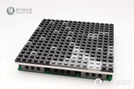 用LEGO 乐高画一幅画：积木与像素的世界