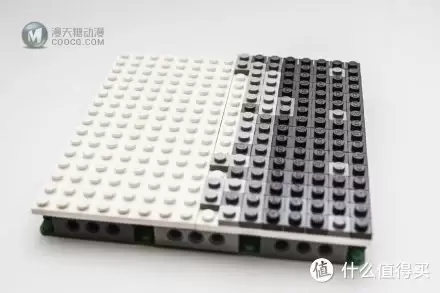 用LEGO 乐高画一幅画：积木与像素的世界