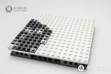 用LEGO 乐高画一幅画：积木与像素的世界