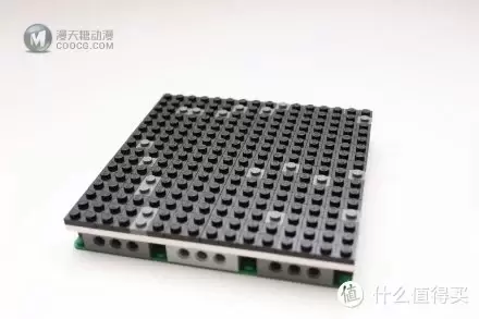 用LEGO 乐高画一幅画：积木与像素的世界