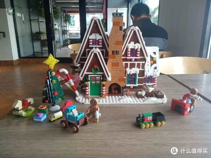 与系列有所区别的的“应节食物”？乐高lego10267—姜饼屋