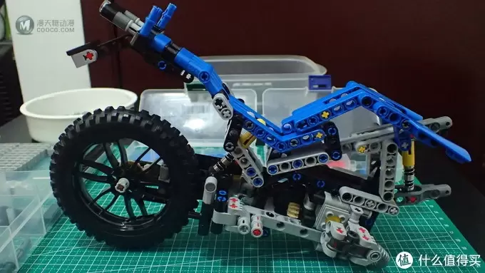 存钱买LEGO 篇十：TECHNIC 科技系列 42063 宝马水鸟 R1200GS ADV