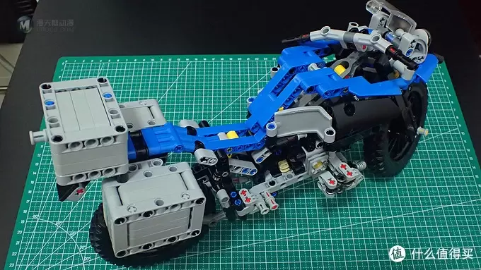 存钱买LEGO 篇十：TECHNIC 科技系列 42063 宝马水鸟 R1200GS ADV