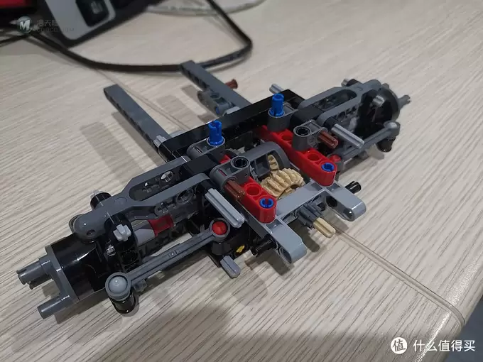 老杨的玩具仓库 篇三十九：LEGO 机械组系列 42110 路虎卫士越野车 评测